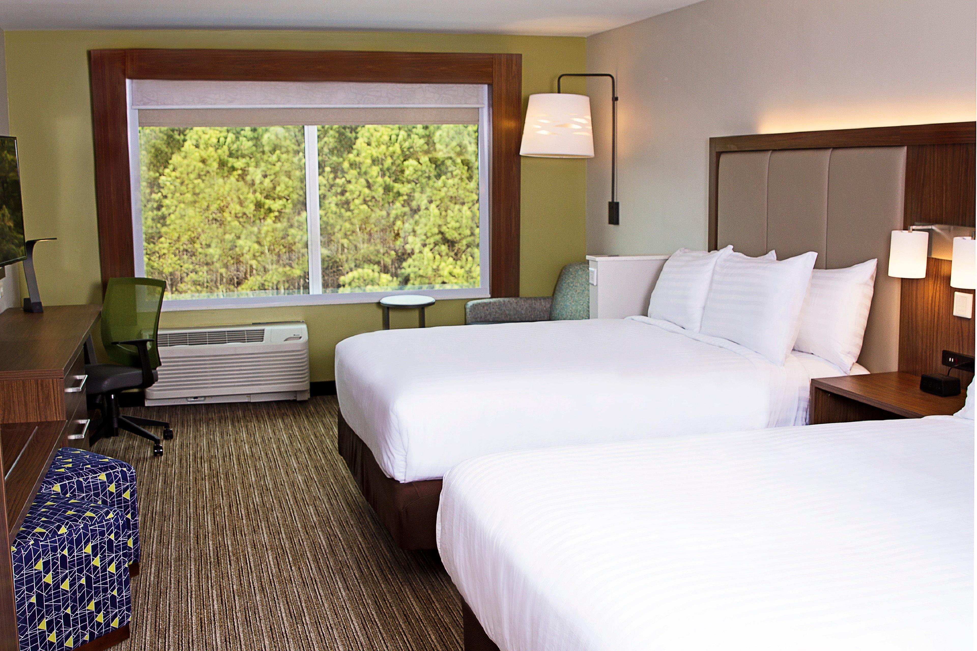 Holiday Express & Mall By Ihg